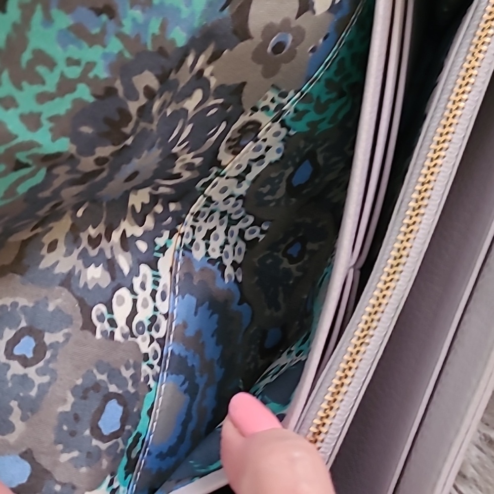 Vera Bradley Quilted Wallet ❤️ - Picture 7 of 8